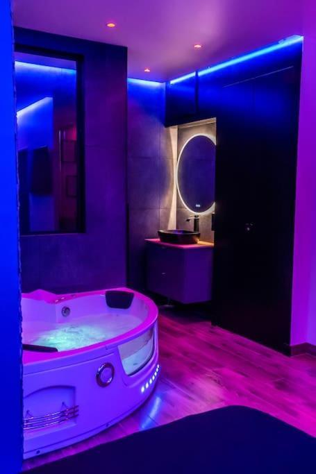 Blue Night - Jacuzzi - Bord De Seine Apartment Corbeil-Essonnes Exterior foto