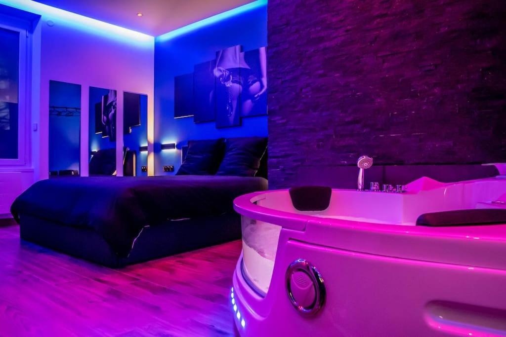 Blue Night - Jacuzzi - Bord De Seine Apartment Corbeil-Essonnes Exterior foto
