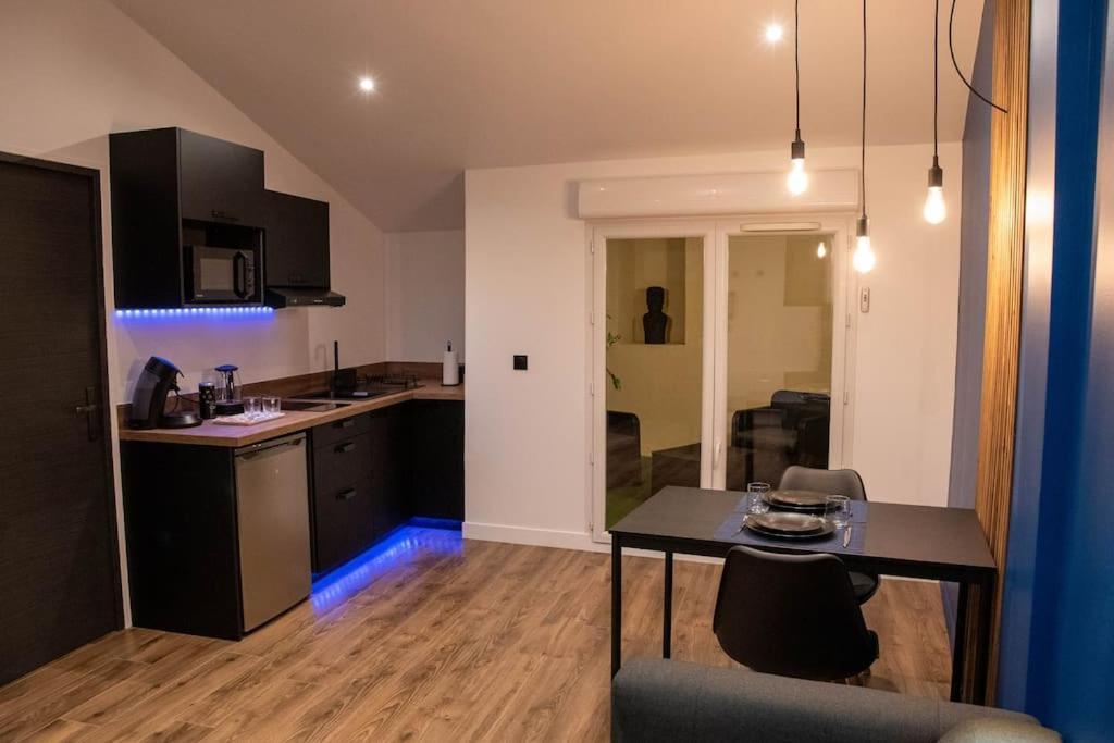 Blue Night - Jacuzzi - Bord De Seine Apartment Corbeil-Essonnes Exterior foto